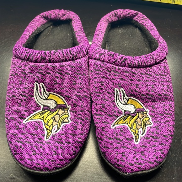 Vikings slippers - new - Picture 2 of 3